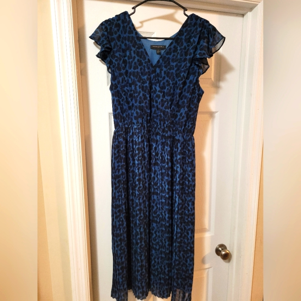 Banana Republic Women's Blue Lepord Print Pleated Midi Dress Size Small